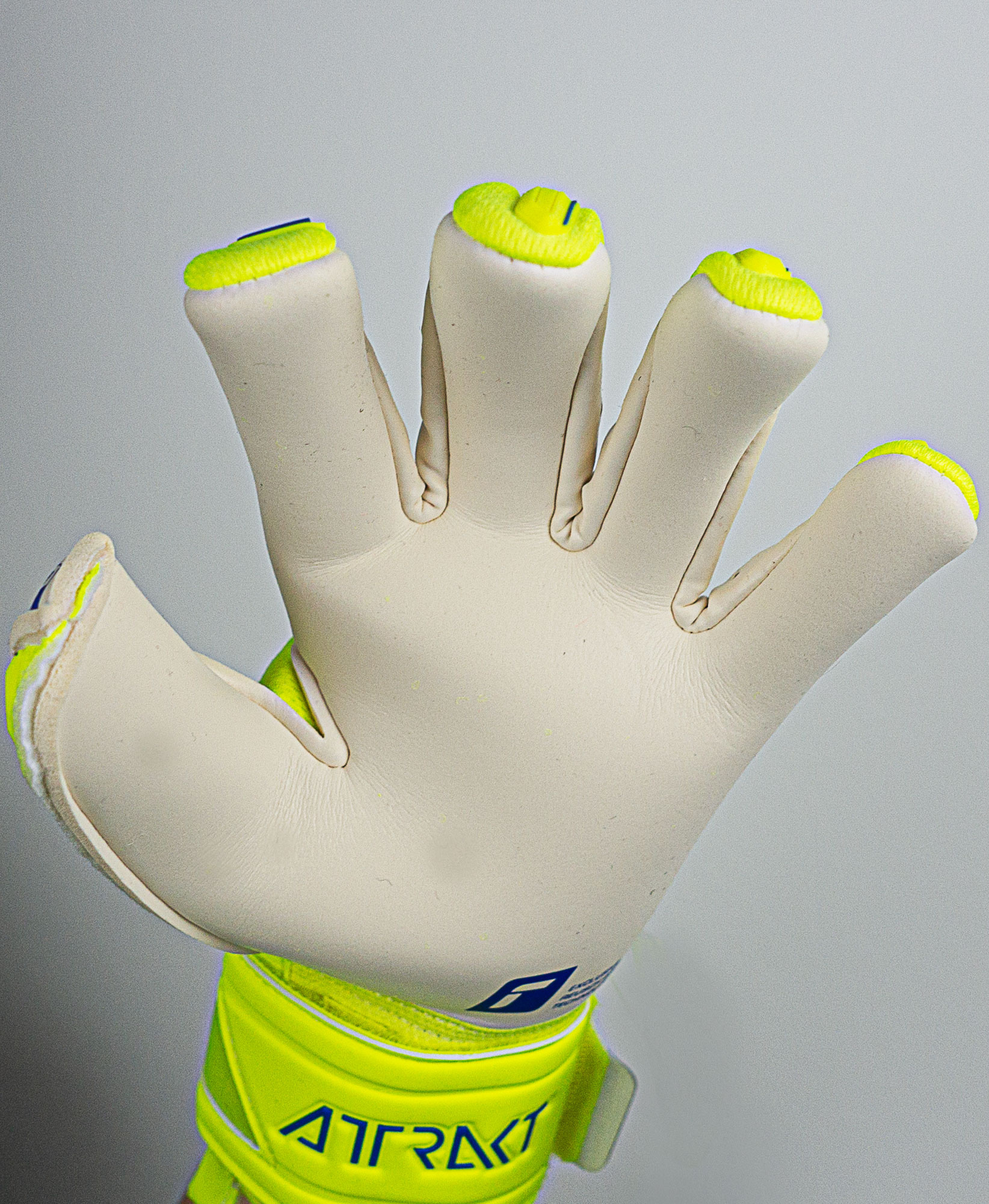 reusch attrakt freegel gold x